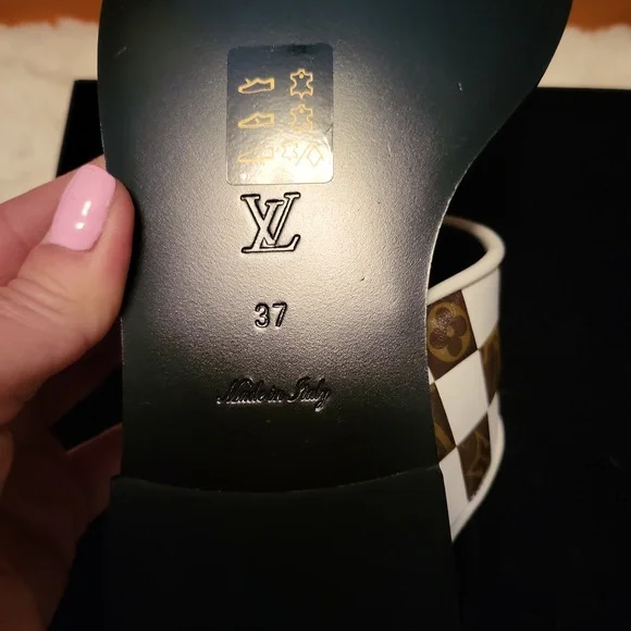 LOUIS VUITTON Leather Printed T-Strap Sandals Size 37 Never Worn! - Picture 5 of 8